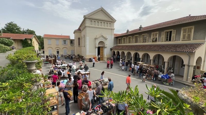Brocante -Braderie au monast�re des Clarisses